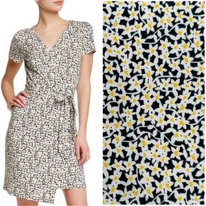Diane von Furstenberg Julian DVF Short Sleeve Wrap Dress - Daisy Floral - Size 6